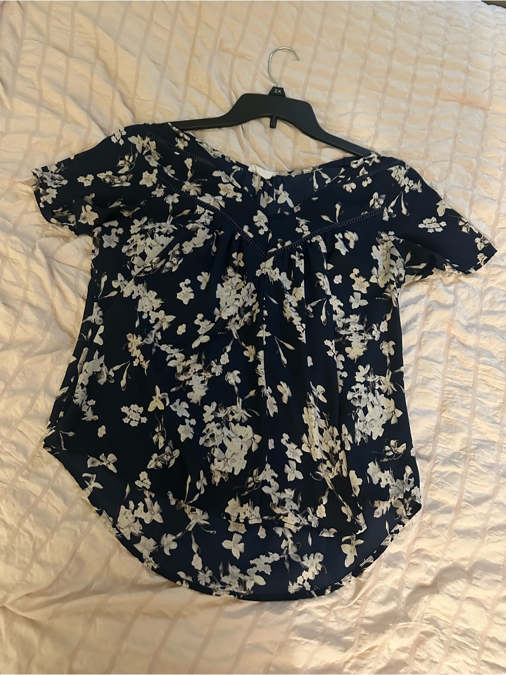 Sienna Sky Navy Blue and Cream Flowy Floral Short Sleeve Blouse Size S